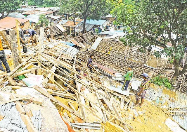 এক পাশে উচ্ছেদ, আরেক পাশে পাহাড় কেটে বসতি